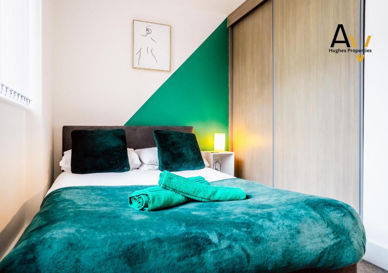 Modern Two-Bedroom Apartment - Central Location, Free Wi-Fi, Ideal For Long Stays By Av Hughes Properties Милтън Кейнс Екстериор снимка