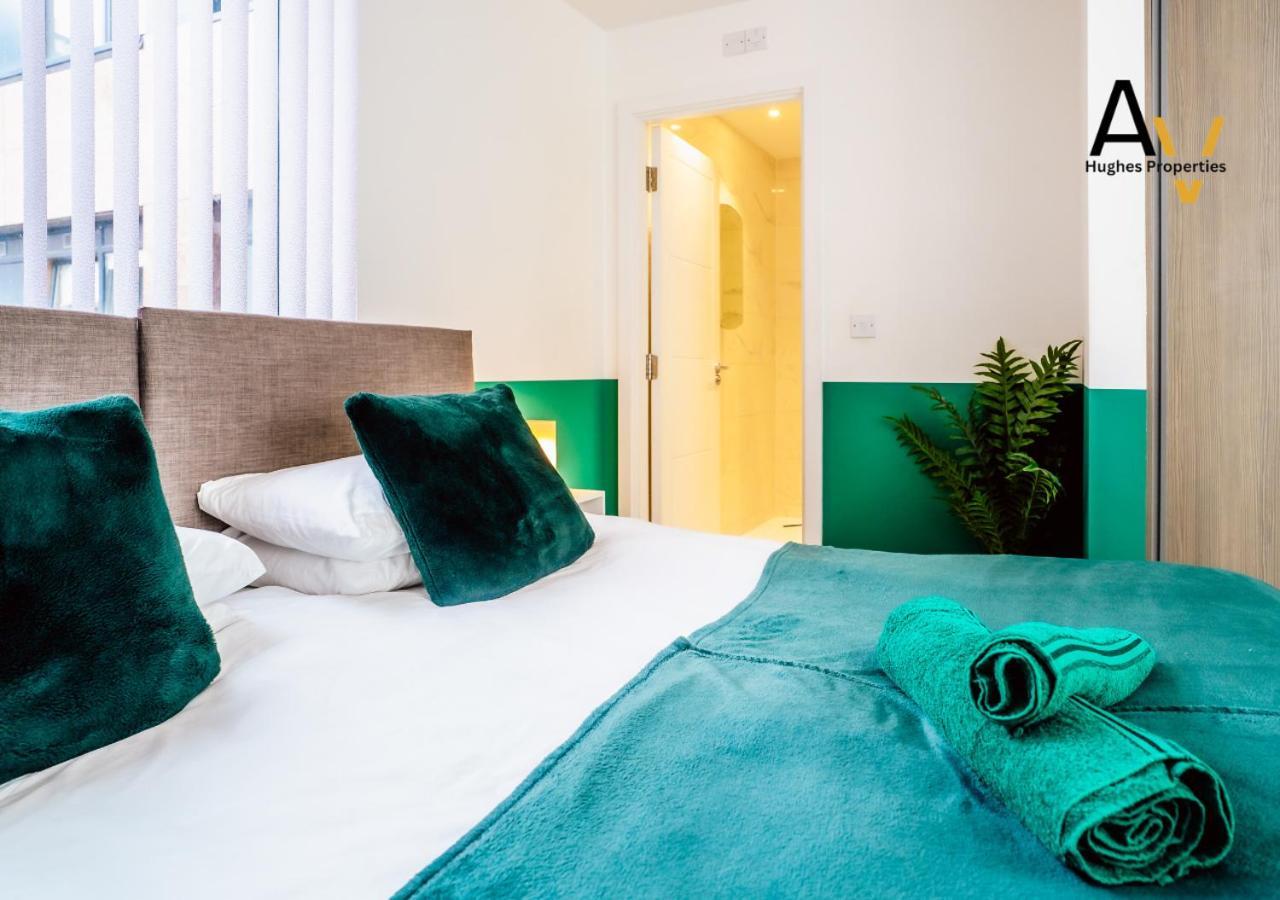 Modern Two-Bedroom Apartment - Central Location, Free Wi-Fi, Ideal For Long Stays By Av Hughes Properties Милтън Кейнс Екстериор снимка